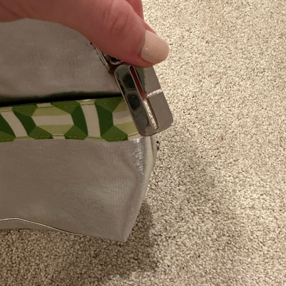 COPY - Clinique Silver Pouch - Picture 5 of 6